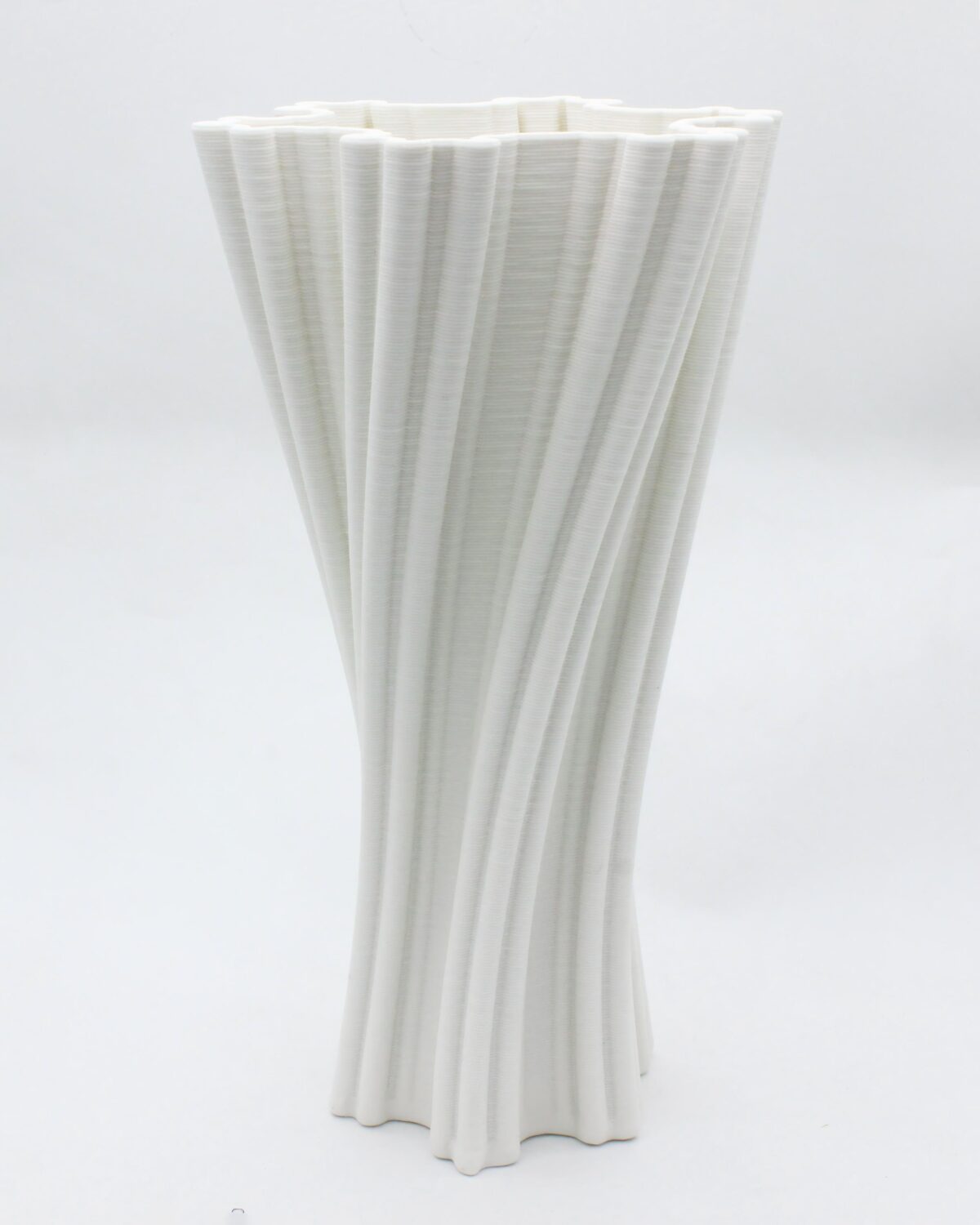 Straight-line Trumpet-shaped Vase